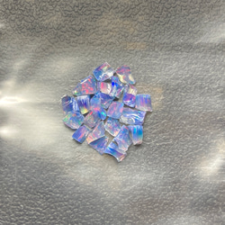 《合成オパール》(フローレスオパール) 原石 ブルー/赤斑 0.4g ⑮ 1枚目の画像