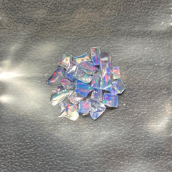 《合成オパール》(フローレスオパール) 原石 ブルー/赤斑 0.4g ⑬ 1枚目の画像
