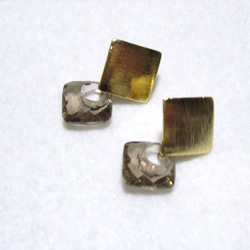 ステンレス芯* 宝石質スモーキークォーツのキラキラスクエアピアス 2枚目の画像
