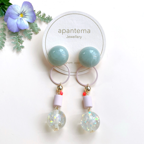 《金属アレルギー対応》ネオンカラーがアクセント★パステルカラーのカラフルピアス -Sage green x Aurora 3枚目の画像