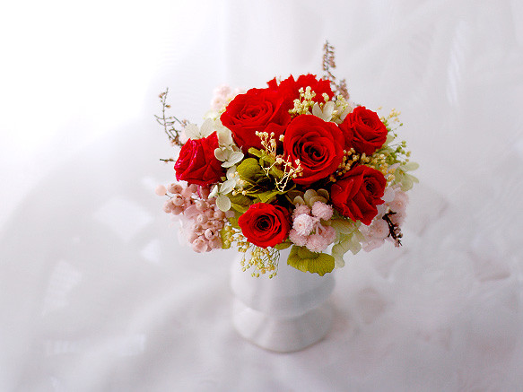 【母の日早割2025】レッドローズとグリーンあじさいの母の日ミニアレンジ【送料半額】