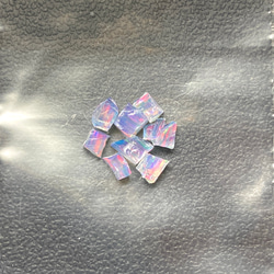 《合成オパール》(フローレスオパール) 原石 ブルー/赤斑 0.4g ④ 1枚目の画像