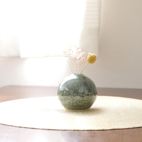 数々の賞を受賞 織部釉のぽってり丸い一輪挿し 一輪挿し・花瓶・花器 TSUCHI 工芸品