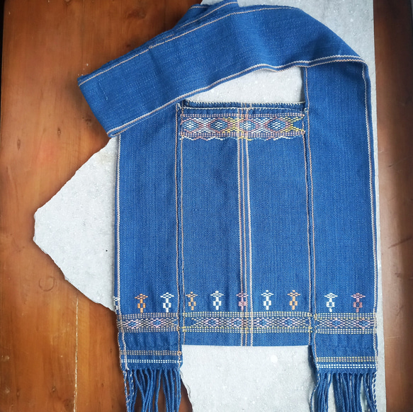 草木染めコットンの手織りショルダーバッグ / 藍 お花柄 / 手縫い / 1点もの 1枚目の画像