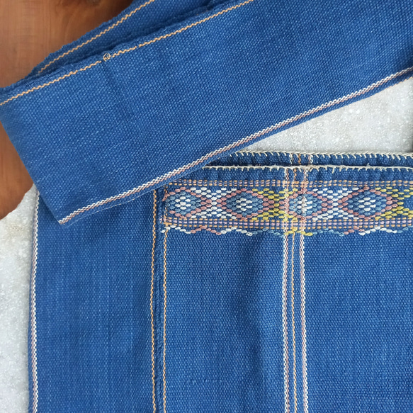 草木染めコットンの手織りショルダーバッグ / 藍 お花柄 / 手縫い / 1点もの 4枚目の画像