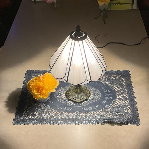 ステンドグラス白のランプ ステンドグラスランプ ガラス インテリア