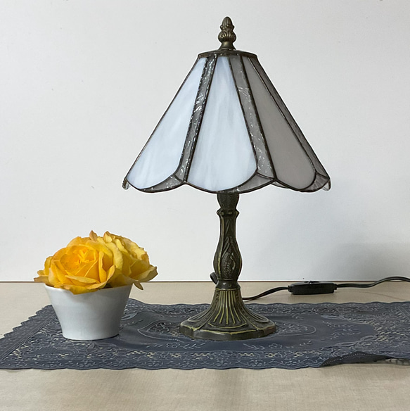 ステンドグラス白のランプ ステンドグラスランプ ガラス インテリア