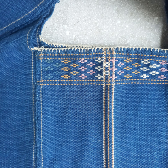 手工編織植物染棉單肩包/靛藍三角圖案/手工縫製/獨一無二 第4張的照片