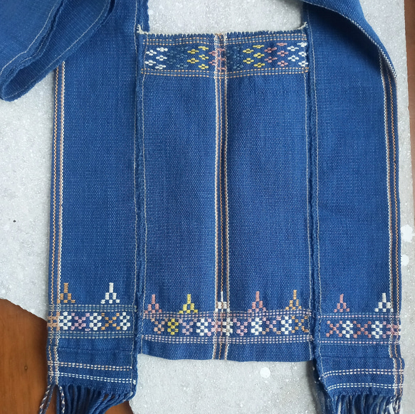 草木染めコットンの手織りショルダーバッグ / 藍 さんかく柄 / 手縫い / 1点もの 10枚目の画像