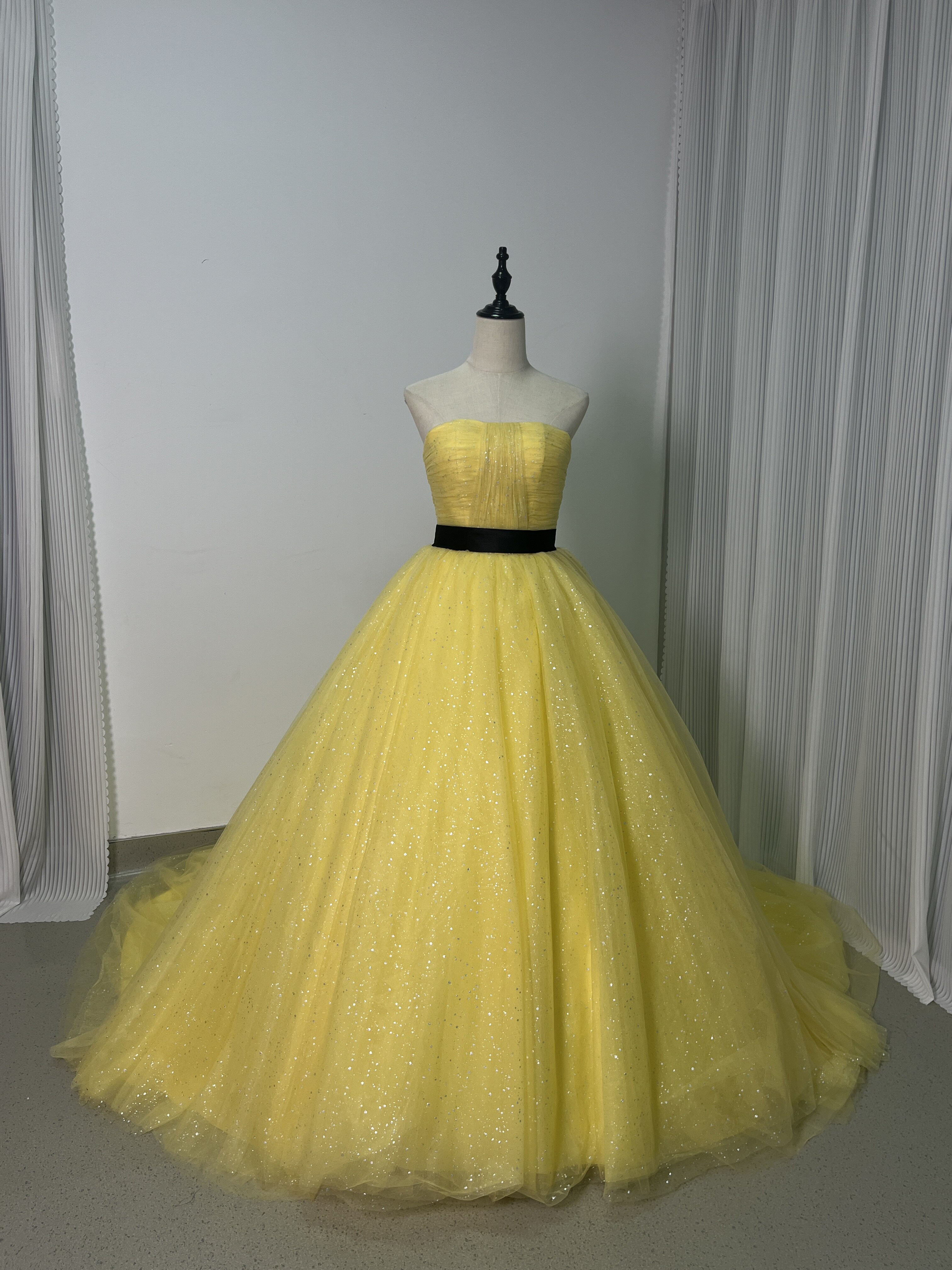 送料無料！カラードレス イエロー キラキラチュール サッシュベルト 可愛い 披露宴/結婚式  前撮り