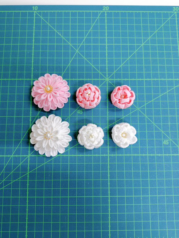 ☆匿名便送料無料☆受注生産【カラーが選べる】14色　つまみ細工の半クス　結婚式　七五三　成人式　2WAYコサージュピン 3枚目の画像