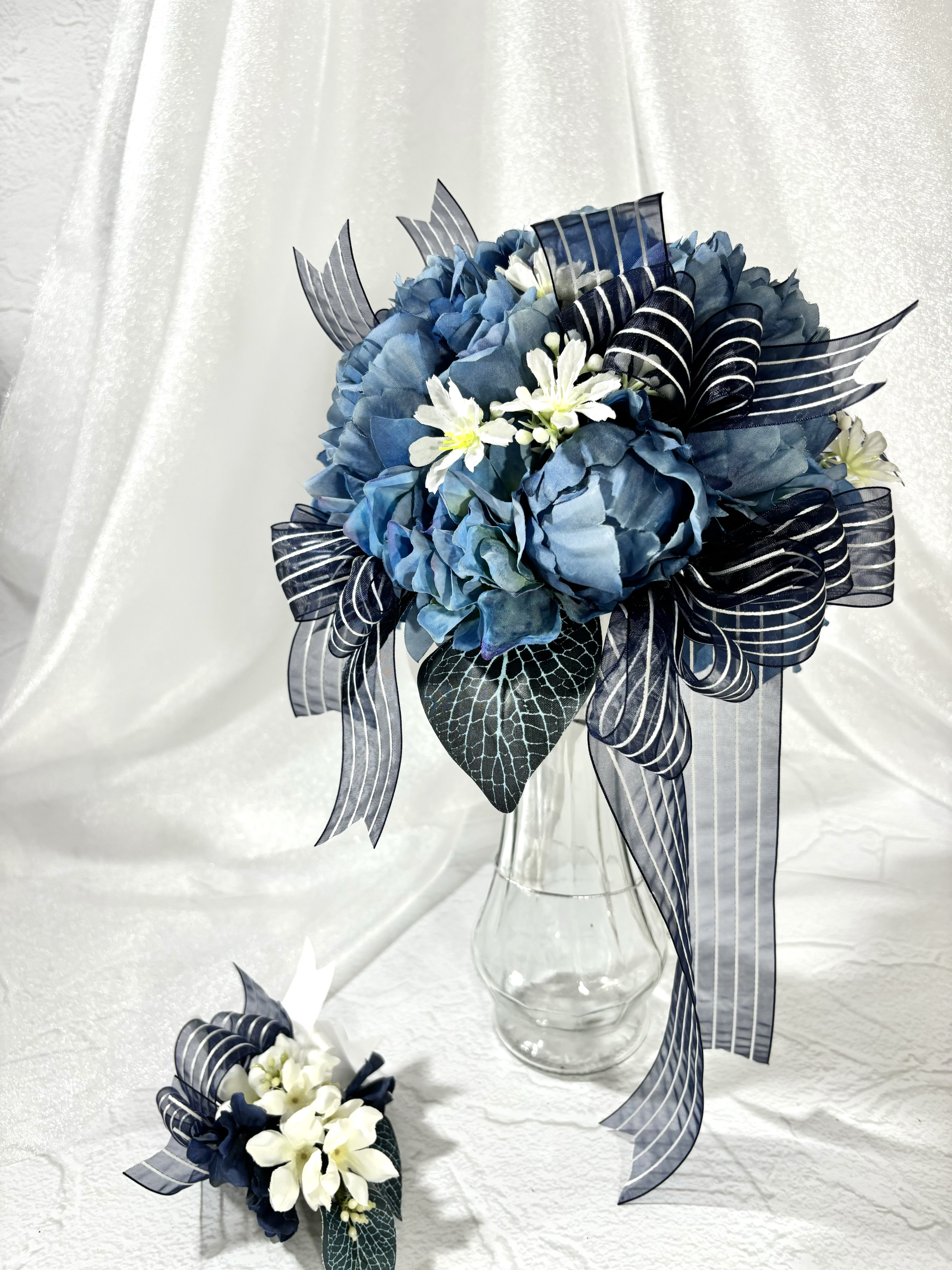 藍色紫陽花、ピオニーのラウンドブーケ