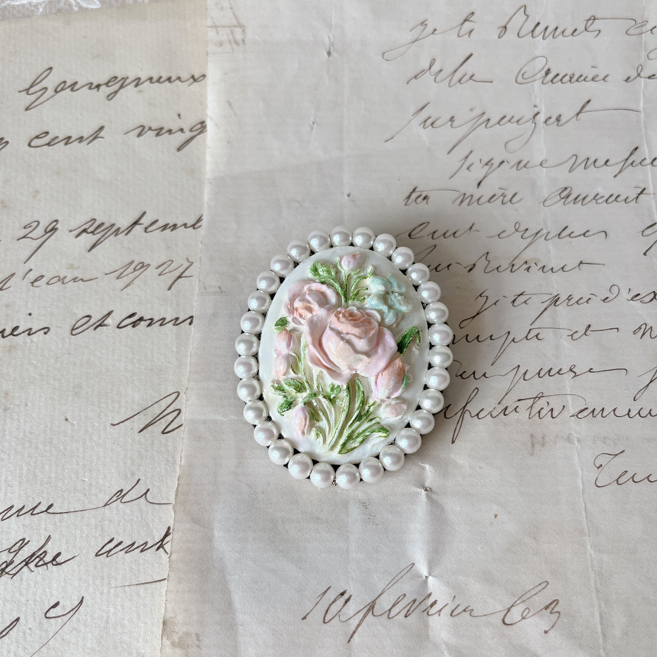 フラワーカメオのブローチ ブローチ hanakabeads〜ハナカビーズ〜 通販