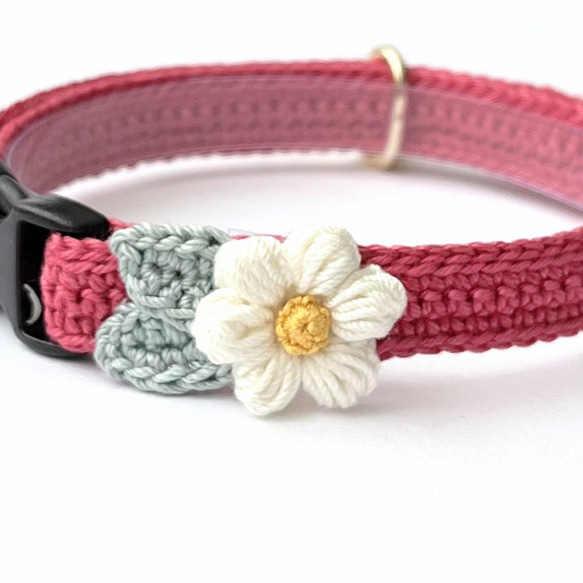 ぷっくりお花　ビビッド　猫さんにやさしい首輪【かぎ針編み　猫の首輪　猫　首輪　セーフティバックル　アジャスター】 9枚目の画像