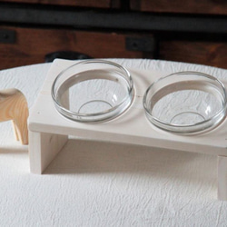 あい様専用　フルオーダー北欧ナチュラルホワイト　ななめ厚板ペットフードテーブル　ツインガラスフードボウル受注生産品 4枚目の画像