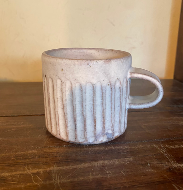 コーヒーカップと中皿セット　粉引き　しのぎ 1枚目の画像