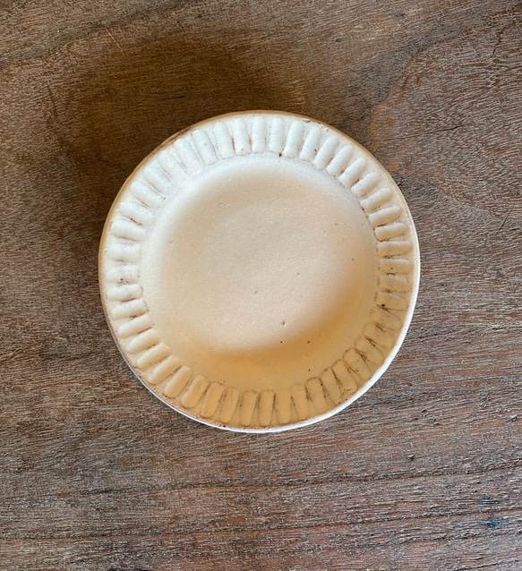 コーヒーカップと中皿セット　粉引き　しのぎ 4枚目の画像