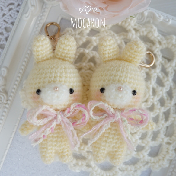 E*i様 プレッツェルくんのキーホルダー◎編みぐるみ 🥨🥨🥨 . プレッツェルくん、編みました😚🧶 . 顔の位置どこに