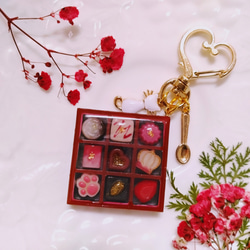 シャカシャカキーホルダー　チョコ詰め合わせクマBOXシェイカー くまさんのチョコレートボックス◇シャカシャカキーホルダー