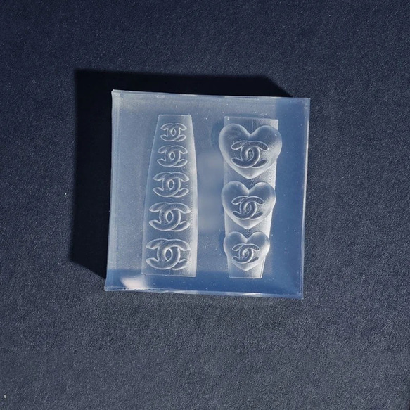 ネイルシール　ネイルパーツ　ブランド　ロゴ　デコパーツ　シリコンモールド型　CC 1枚目の画像