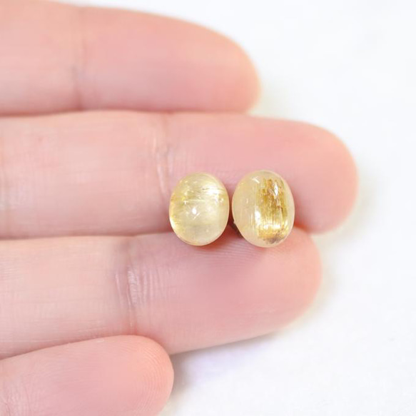 （1 件/專賣店）金色金紅石石英耳環（9 x 7 毫米，鈦柱） 第5張的照片