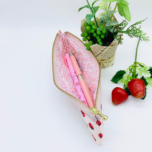 ハンドメイド本牛革いちご柄手帳カバー（ピンク） ハンドメイド本牛革いちご柄手帳カバー（ピンク）