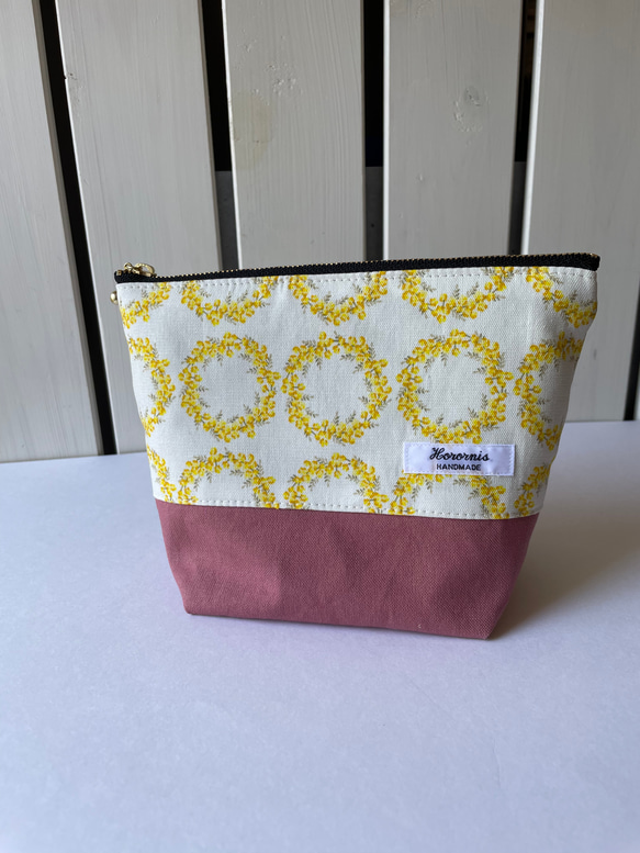 ミモザとピンク帆布生地のファスナーポーチ(白) 1枚目の画像