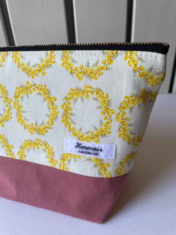 ミモザとピンク帆布生地のファスナーポーチ(白) 4枚目の画像