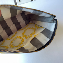 ミモザとピンク帆布生地のファスナーポーチ(白) 2枚目の画像