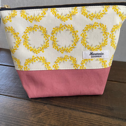 ミモザとピンク帆布生地のファスナーポーチ(白) 3枚目の画像