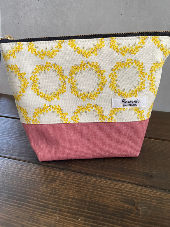 ミモザとピンク帆布生地のファスナーポーチ(白) 3枚目の画像