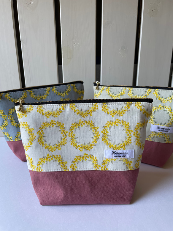 ミモザとピンク帆布生地のファスナーポーチ(白) 5枚目の画像