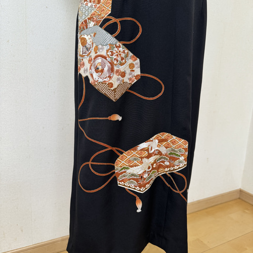 蘇州刺繍 スワトウ刺繍 香箱 帯締め 黒留袖のシンプルフォーマル  