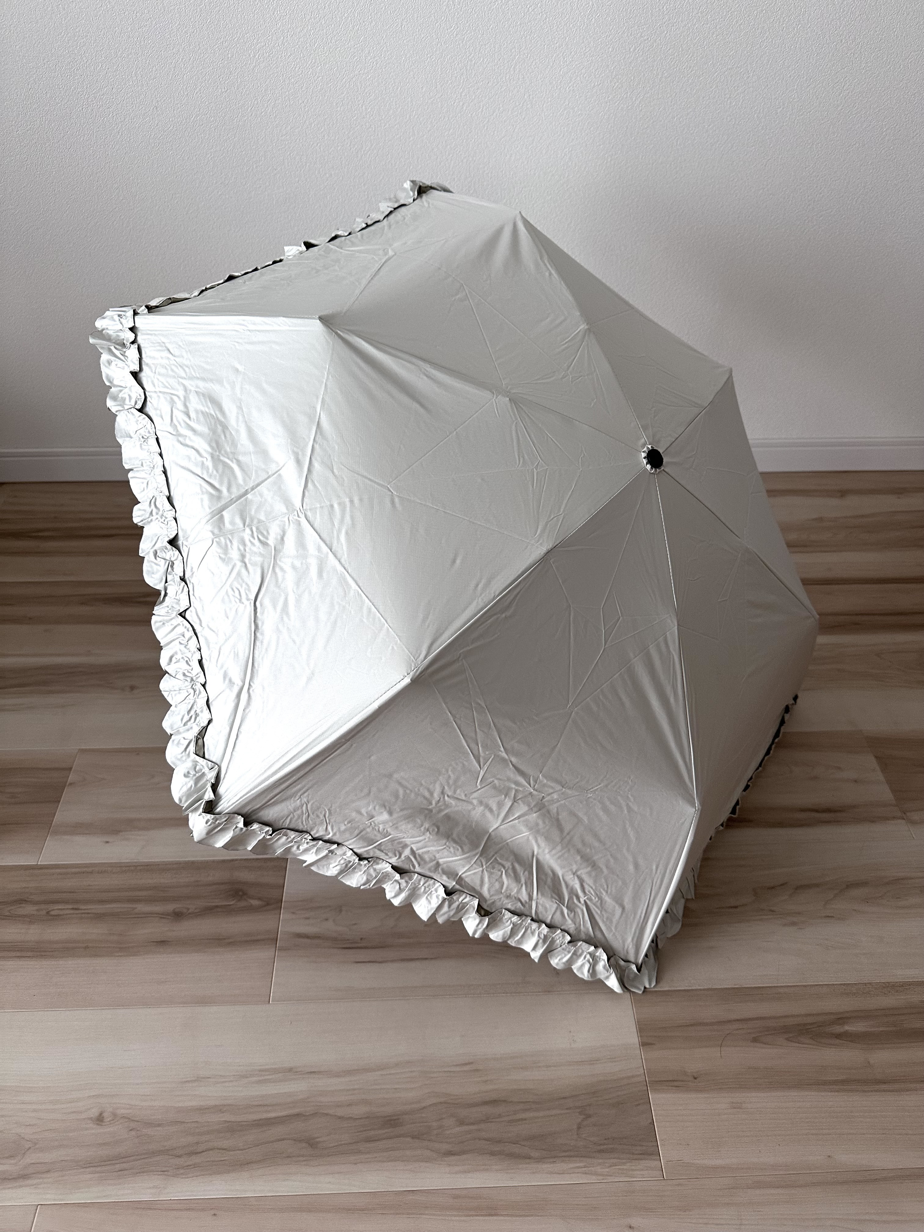 は*な様 新品52983ジルスチュアート＊オフホワイトフリル晴雨兼用折りたたみ日 は*な様 新品52983ジルスチュアート＊オフホワイトフリル晴雨