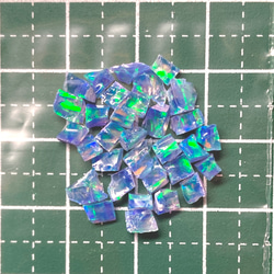 《合成オパール》(フローレスオパール) 原石 ブルー/緑斑 1.4g ⑤ 2枚目の画像