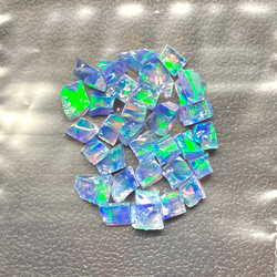 《合成オパール》(フローレスオパール) 原石 ブルー/緑斑 1.4g ⑤ 1枚目の画像