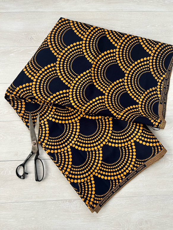 ◆110cmx100cm◆アフリカ生地　布　アフリカンファブリック　ワックスプリント　ハンドメイド　小物作り 2枚目の画像