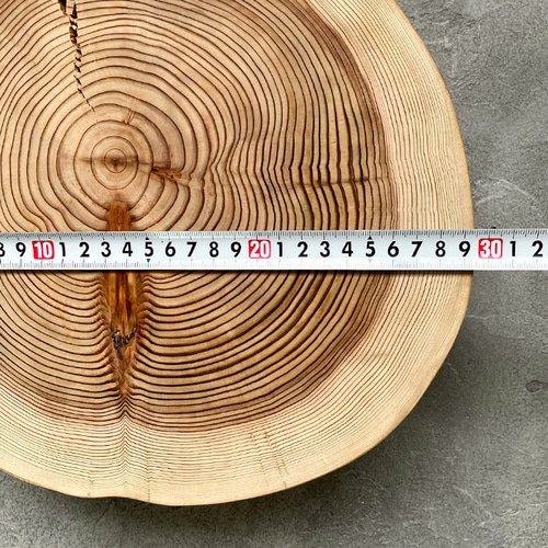 大きい杉の丸太 研磨・ワックス済 直径約30㎝ 厚さ10㎝ アウトドアや