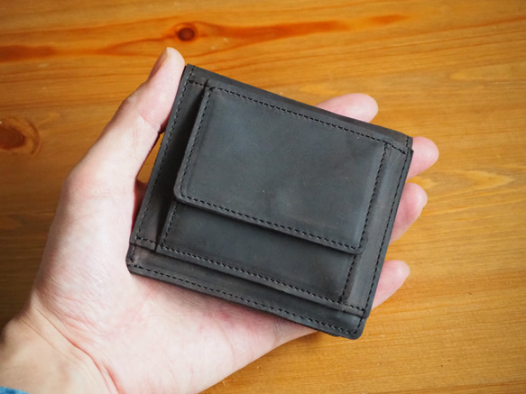 手のひらサイズ 二つ折り財布 オイルレザー ダークブラウン 1枚目の画像