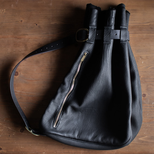 【お得】ディアスキンショルダーバッグ　黒　コンチョ付き お得】ディアスキンショルダーバッグ 黒 コンチョ付き