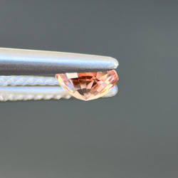 天然石ジルコンルース Natural Zircon 0.9ct 5枚目の画像