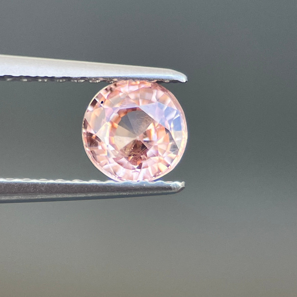 天然石ジルコンルース Natural Zircon 0.9ct 2枚目の画像