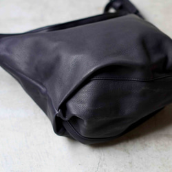 シルキータッチしっとりレザー⁂軽く柔らかい袋ショルダーバッグ・ＬＵＡ(ＬＡ００2)＃墨黒⁂ 4枚目の画像