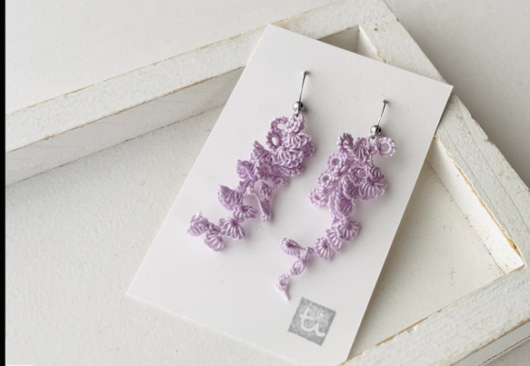 紫の藤の花ピアス　タティングレース　金属アレルギー対応 1枚目の画像