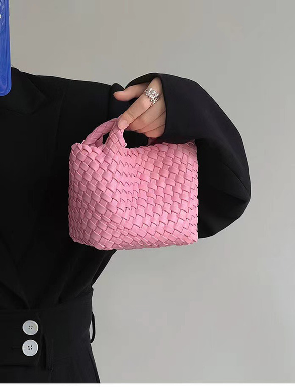 【イントレチャートスタイルの】編み手作りのミニバッグ、ハンドル付きのバケツバッグ、かごバッグ、トート、ショルダーバッグ 12枚目の画像