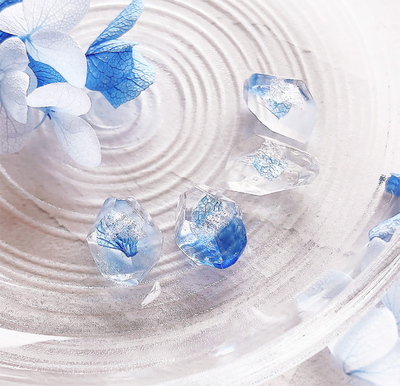 【 特集掲載 】 紫陽花 ブルー 琥珀糖 ピアス イヤリング 4点セット 金属アレルギー対応 3枚目の画像