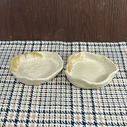 陶器 小皿　ベージュ＋薄茶 ２枚組【240414】 1枚目の画像