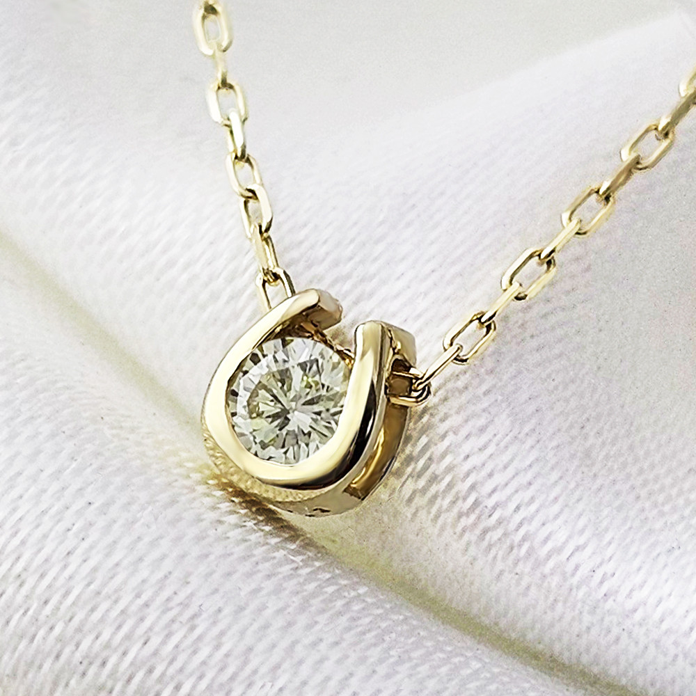 幸運呼び込む人気モチーフ 馬の蹄 & 四ツ葉 の クローバー 天然 ダイヤモンド 小さな 馬蹄 ペンダント [受注制作]