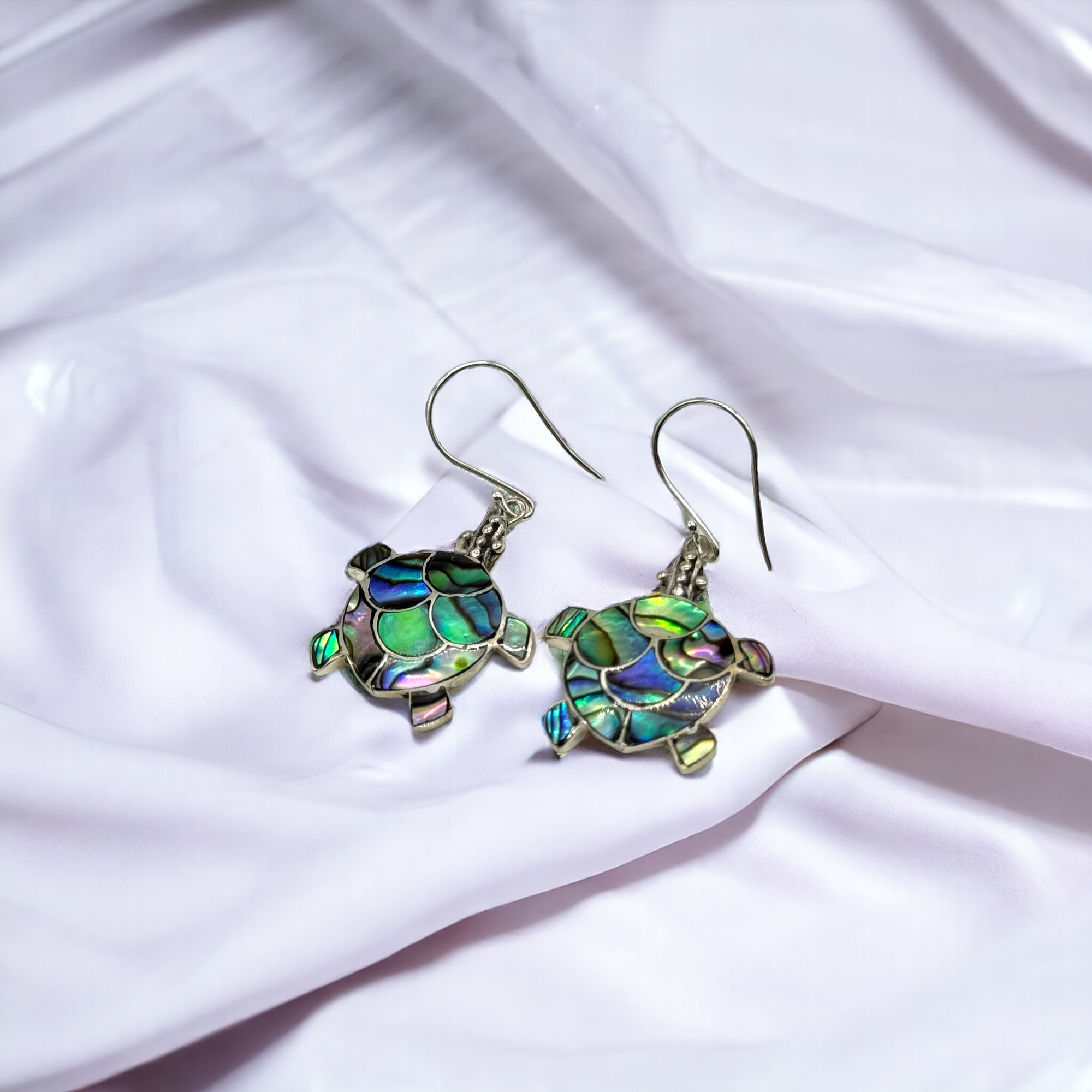 「世界に一つの表情」シルバー925 Abaron Turtle　銀線細工　アバロンシェル　アワビ ピアス 亀 海亀