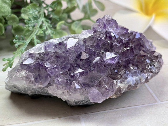 カコクセナイト内包✨  アメジスト　紫水晶　クラスター 原石　ラフストーン 2枚目の画像